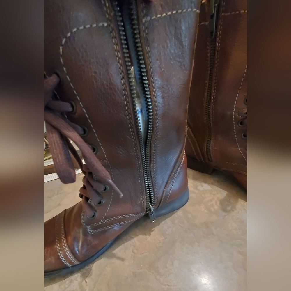 Boots - Picture 6 of 9